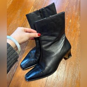 Vintage Etienne Aigner black leather pointy toed boots